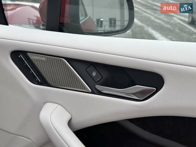 Красный Ягуар I-Pace, объемом двигателя 0 л и пробегом 100 тыс. км за 23900 $, фото 57 на Automoto.ua