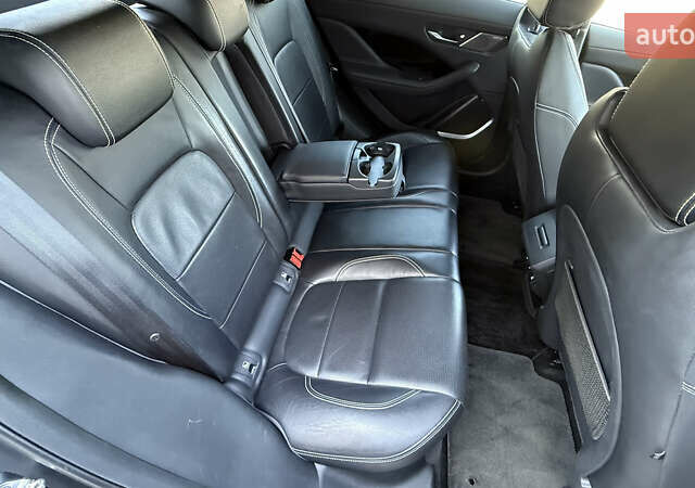 Красный Ягуар I-Pace, объемом двигателя 0 л и пробегом 101 тыс. км за 28900 $, фото 57 на Automoto.ua