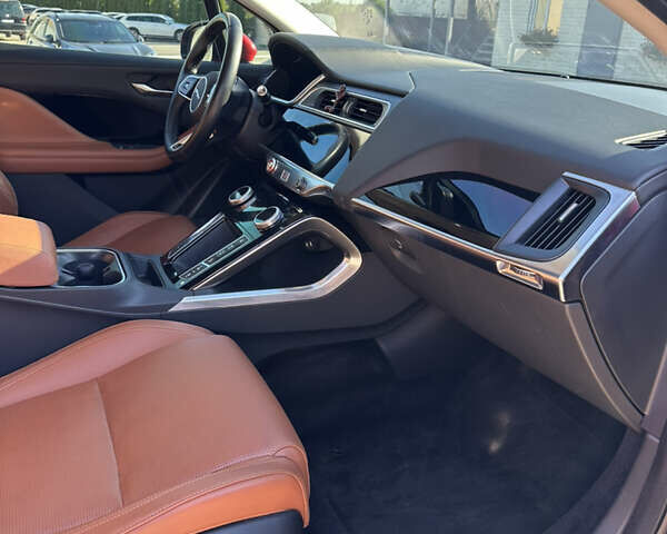 Красный Ягуар I-Pace, объемом двигателя 0 л и пробегом 93 тыс. км за 24000 $, фото 16 на Automoto.ua