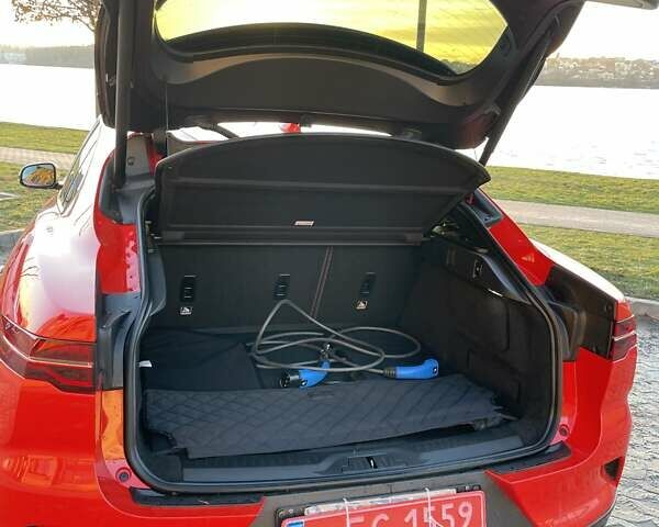 Красный Ягуар I-Pace, объемом двигателя 0 л и пробегом 101 тыс. км за 30500 $, фото 4 на Automoto.ua