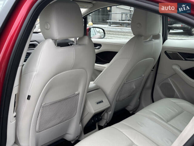 Красный Ягуар I-Pace, объемом двигателя 0 л и пробегом 100 тыс. км за 23900 $, фото 69 на Automoto.ua