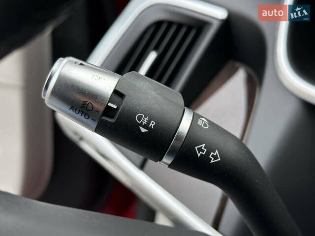 Красный Ягуар I-Pace, объемом двигателя 0 л и пробегом 100 тыс. км за 23900 $, фото 45 на Automoto.ua