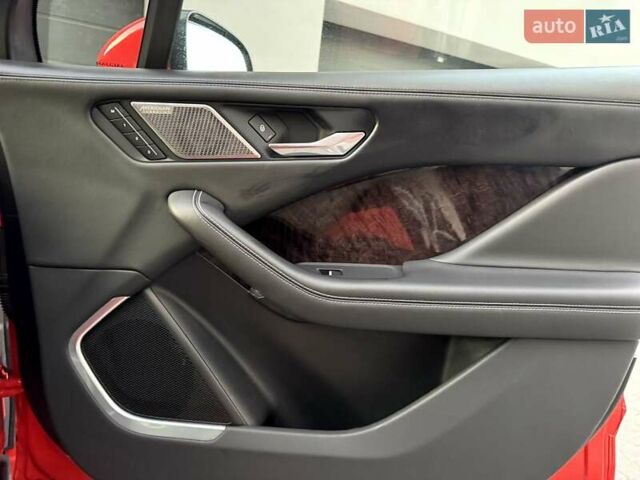 Красный Ягуар I-Pace, объемом двигателя 0 л и пробегом 120 тыс. км за 22990 $, фото 69 на Automoto.ua