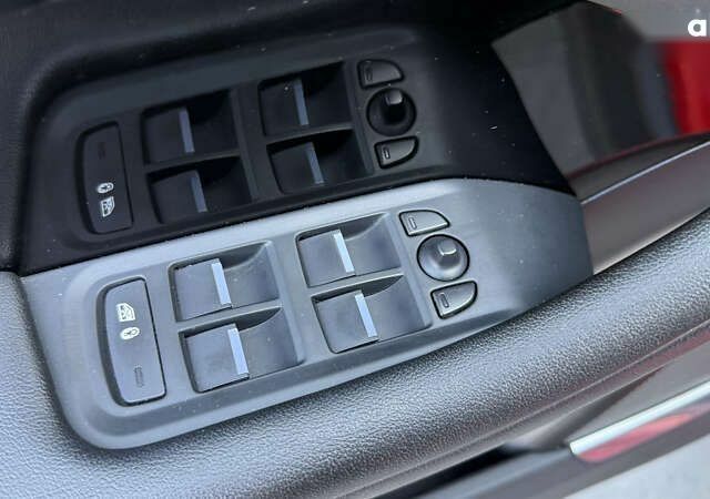 Красный Ягуар I-Pace, объемом двигателя 0 л и пробегом 128 тыс. км за 28900 $, фото 20 на Automoto.ua
