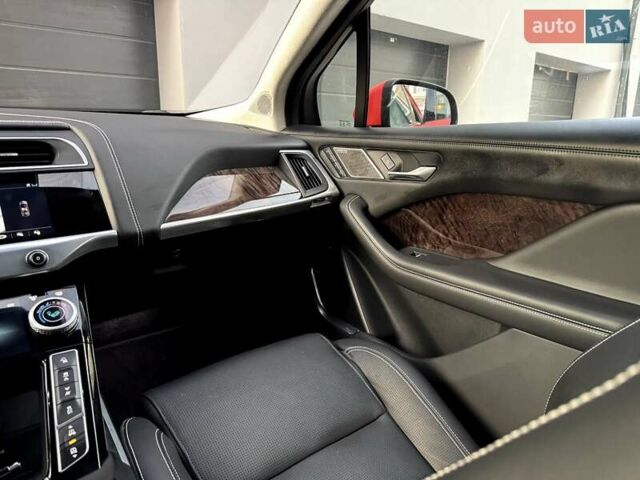 Красный Ягуар I-Pace, объемом двигателя 0 л и пробегом 120 тыс. км за 22990 $, фото 68 на Automoto.ua