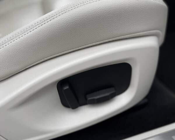 Красный Ягуар I-Pace, объемом двигателя 0 л и пробегом 107 тыс. км за 23500 $, фото 112 на Automoto.ua