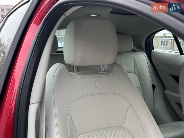 Красный Ягуар I-Pace, объемом двигателя 0 л и пробегом 100 тыс. км за 23900 $, фото 60 на Automoto.ua