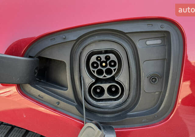 Красный Ягуар I-Pace, объемом двигателя 0 л и пробегом 101 тыс. км за 28900 $, фото 75 на Automoto.ua