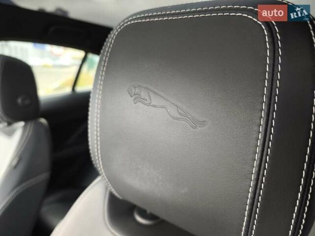 Красный Ягуар I-Pace, объемом двигателя 0 л и пробегом 155 тыс. км за 25999 $, фото 43 на Automoto.ua