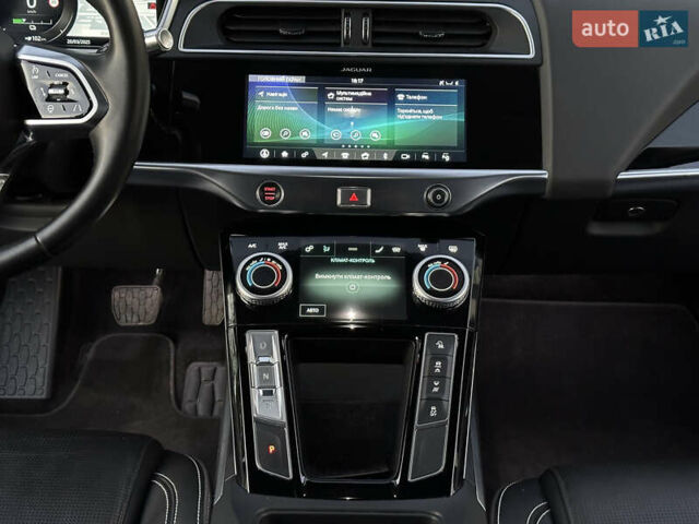 Красный Ягуар I-Pace, объемом двигателя 0 л и пробегом 163 тыс. км за 21999 $, фото 63 на Automoto.ua