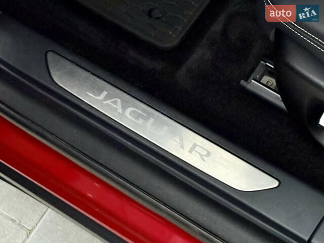 Красный Ягуар I-Pace, объемом двигателя 0 л и пробегом 142 тыс. км за 23500 $, фото 67 на Automoto.ua