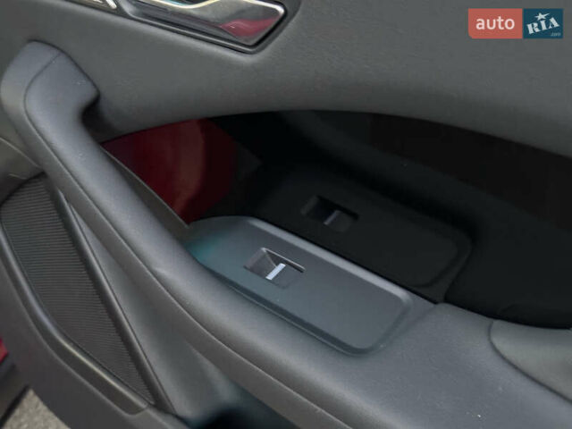 Красный Ягуар I-Pace, объемом двигателя 0 л и пробегом 163 тыс. км за 21999 $, фото 59 на Automoto.ua