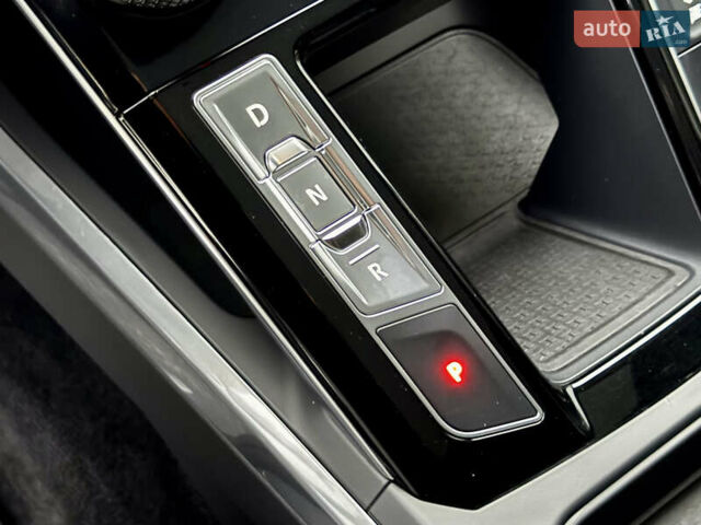 Красный Ягуар I-Pace, объемом двигателя 0 л и пробегом 142 тыс. км за 23500 $, фото 71 на Automoto.ua