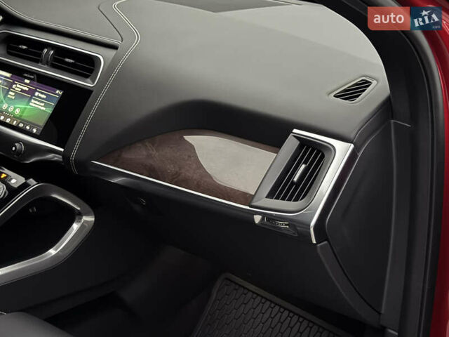 Красный Ягуар I-Pace, объемом двигателя 0 л и пробегом 142 тыс. км за 23500 $, фото 89 на Automoto.ua
