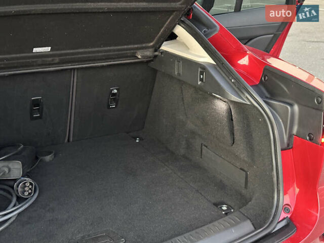 Красный Ягуар I-Pace, объемом двигателя 0 л и пробегом 163 тыс. км за 21999 $, фото 70 на Automoto.ua