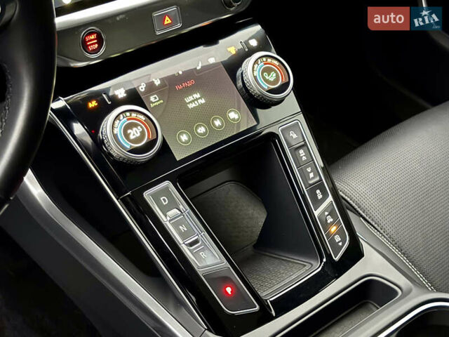 Красный Ягуар I-Pace, объемом двигателя 0 л и пробегом 142 тыс. км за 23500 $, фото 8 на Automoto.ua