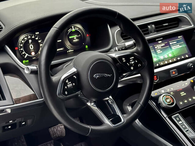 Красный Ягуар I-Pace, объемом двигателя 0 л и пробегом 142 тыс. км за 23500 $, фото 7 на Automoto.ua
