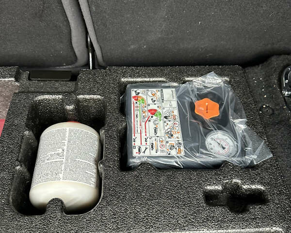 Красный Ягуар I-Pace, объемом двигателя 0 л и пробегом 96 тыс. км за 27000 $, фото 57 на Automoto.ua