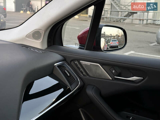 Красный Ягуар I-Pace, объемом двигателя 0 л и пробегом 163 тыс. км за 21999 $, фото 43 на Automoto.ua