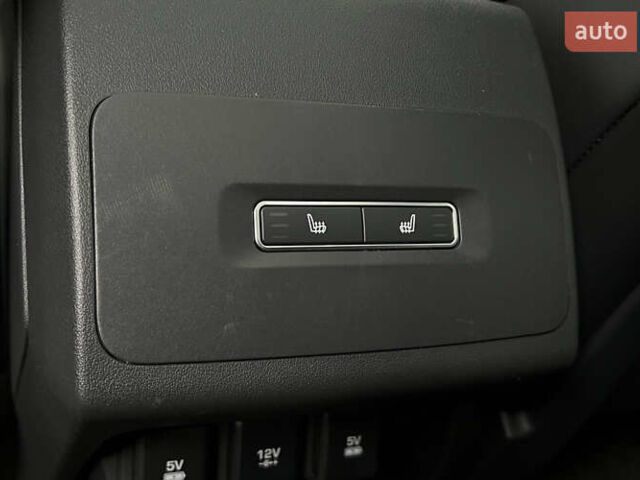 Красный Ягуар I-Pace, объемом двигателя 0 л и пробегом 40 тыс. км за 25999 $, фото 10 на Automoto.ua