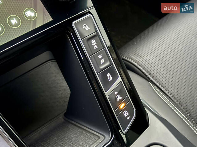 Красный Ягуар I-Pace, объемом двигателя 0 л и пробегом 142 тыс. км за 23500 $, фото 74 на Automoto.ua