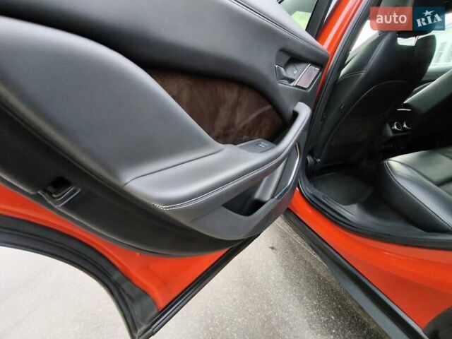 Красный Ягуар I-Pace, объемом двигателя 0 л и пробегом 155 тыс. км за 25999 $, фото 48 на Automoto.ua