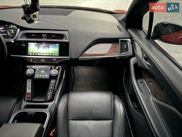 Красный Ягуар I-Pace, объемом двигателя 0 л и пробегом 142 тыс. км за 23500 $, фото 83 на Automoto.ua