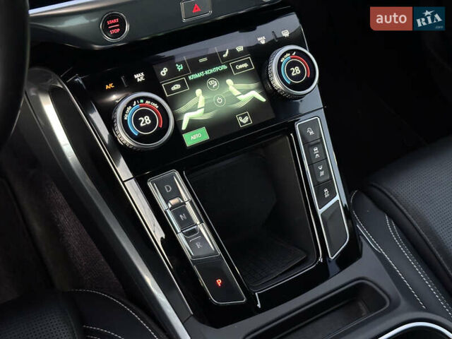Красный Ягуар I-Pace, объемом двигателя 0 л и пробегом 163 тыс. км за 21999 $, фото 41 на Automoto.ua