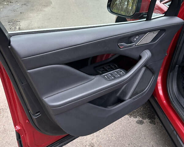 Красный Ягуар I-Pace, объемом двигателя 0 л и пробегом 96 тыс. км за 27000 $, фото 49 на Automoto.ua