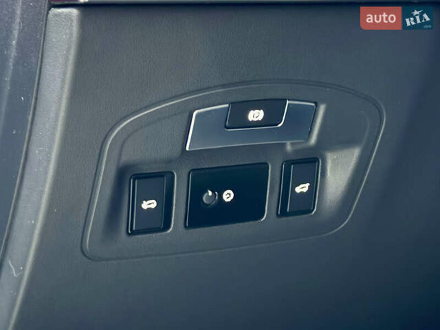 Красный Ягуар I-Pace, объемом двигателя 0 л и пробегом 142 тыс. км за 23500 $, фото 69 на Automoto.ua