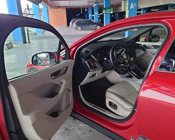 Красный Ягуар I-Pace, объемом двигателя 0 л и пробегом 66 тыс. км за 32300 $, фото 6 на Automoto.ua