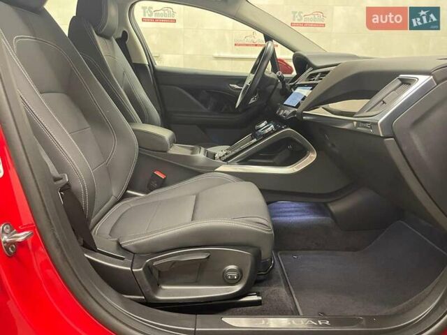 Красный Ягуар I-Pace, объемом двигателя 0 л и пробегом 140 тыс. км за 23899 $, фото 9 на Automoto.ua
