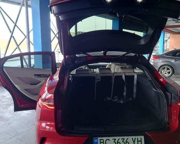 Красный Ягуар I-Pace, объемом двигателя 0 л и пробегом 66 тыс. км за 32300 $, фото 10 на Automoto.ua