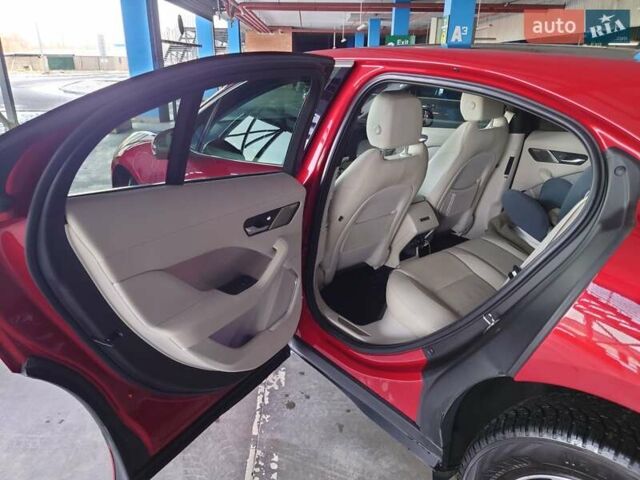 Красный Ягуар I-Pace, объемом двигателя 0 л и пробегом 66 тыс. км за 32300 $, фото 11 на Automoto.ua