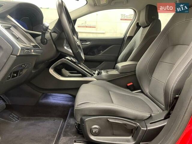 Красный Ягуар I-Pace, объемом двигателя 0 л и пробегом 140 тыс. км за 23899 $, фото 7 на Automoto.ua