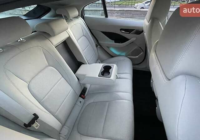 Красный Ягуар I-Pace, объемом двигателя 0 л и пробегом 49 тыс. км за 33500 $, фото 47 на Automoto.ua