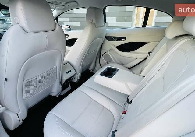 Красный Ягуар I-Pace, объемом двигателя 0 л и пробегом 49 тыс. км за 33500 $, фото 34 на Automoto.ua