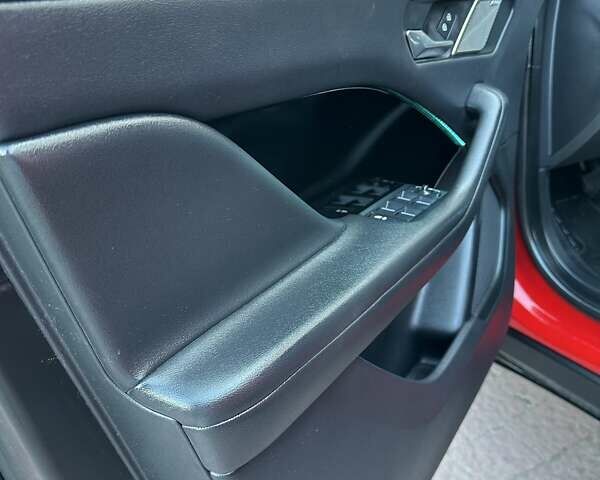 Красный Ягуар I-Pace, объемом двигателя 0 л и пробегом 55 тыс. км за 24999 $, фото 118 на Automoto.ua