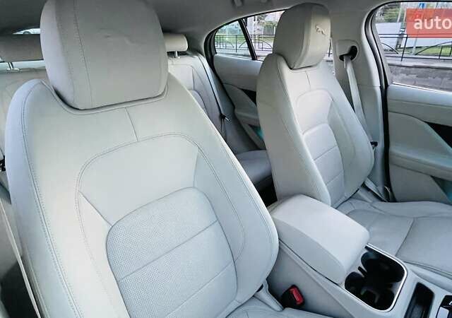 Красный Ягуар I-Pace, объемом двигателя 0 л и пробегом 49 тыс. км за 33500 $, фото 46 на Automoto.ua