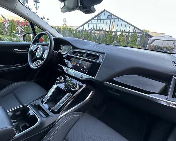 Красный Ягуар I-Pace, объемом двигателя 0 л и пробегом 55 тыс. км за 24999 $, фото 82 на Automoto.ua