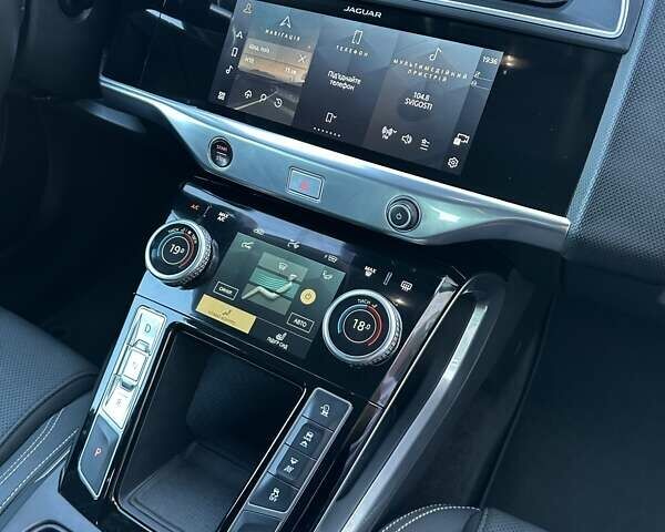 Красный Ягуар I-Pace, объемом двигателя 0 л и пробегом 55 тыс. км за 24999 $, фото 88 на Automoto.ua