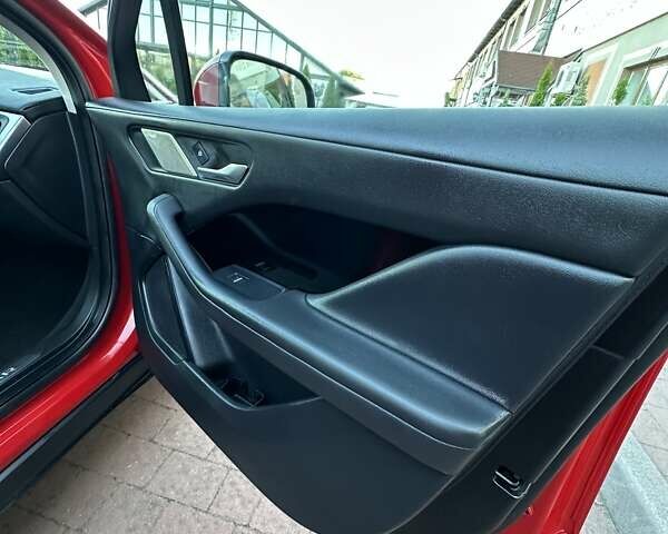 Красный Ягуар I-Pace, объемом двигателя 0 л и пробегом 55 тыс. км за 24999 $, фото 104 на Automoto.ua