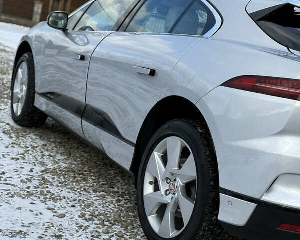 Серый Ягуар I-Pace, объемом двигателя 0 л и пробегом 169 тыс. км за 23499 $, фото 106 на Automoto.ua
