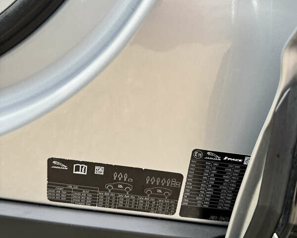 Серый Ягуар I-Pace, объемом двигателя 0 л и пробегом 169 тыс. км за 24999 $, фото 5 на Automoto.ua