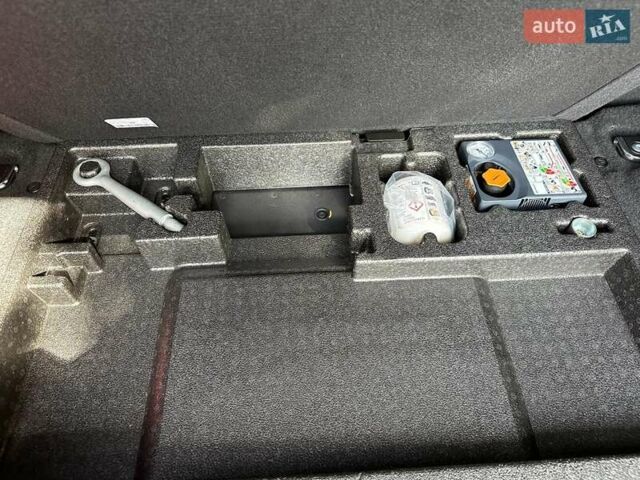 Серый Ягуар I-Pace, объемом двигателя 0 л и пробегом 94 тыс. км за 25900 $, фото 93 на Automoto.ua