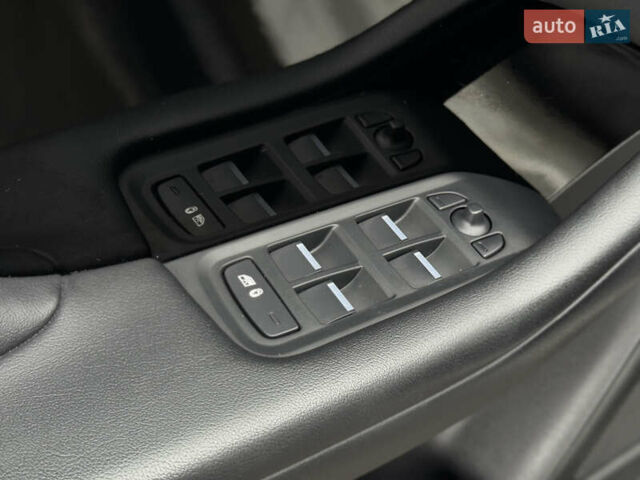 Серый Ягуар I-Pace, объемом двигателя 0 л и пробегом 150 тыс. км за 20900 $, фото 29 на Automoto.ua