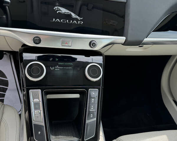 Серый Ягуар I-Pace, объемом двигателя 0 л и пробегом 169 тыс. км за 24999 $, фото 3 на Automoto.ua