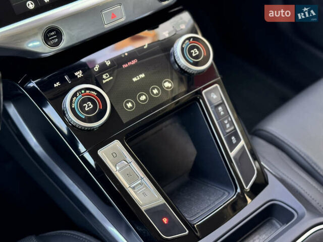 Серый Ягуар I-Pace, объемом двигателя 0 л и пробегом 142 тыс. км за 20900 $, фото 57 на Automoto.ua