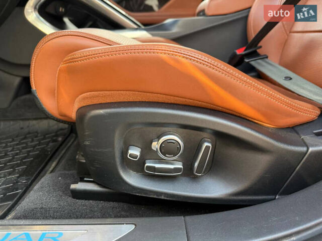 Серый Ягуар I-Pace, объемом двигателя 0 л и пробегом 159 тыс. км за 22999 $, фото 16 на Automoto.ua