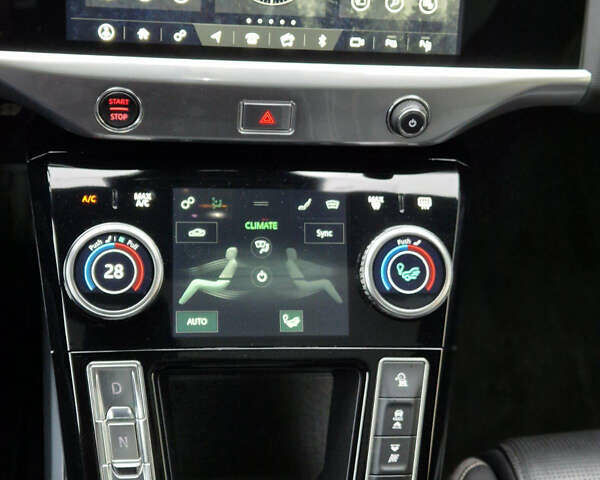 Серый Ягуар I-Pace, объемом двигателя 0 л и пробегом 131 тыс. км за 21700 $, фото 15 на Automoto.ua